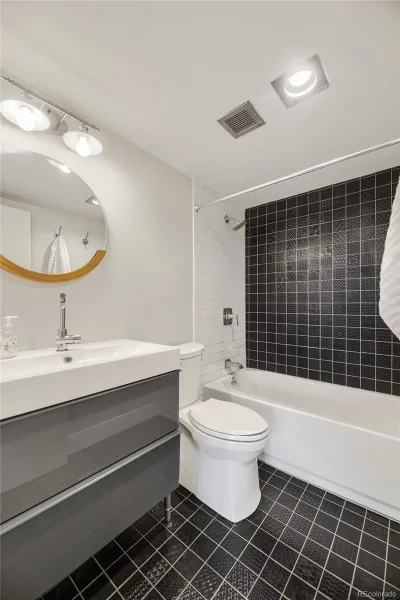 909 N Lafayette Street #403 Denver CO 80218 | MLS #REC2132050 10152026213505 800 19