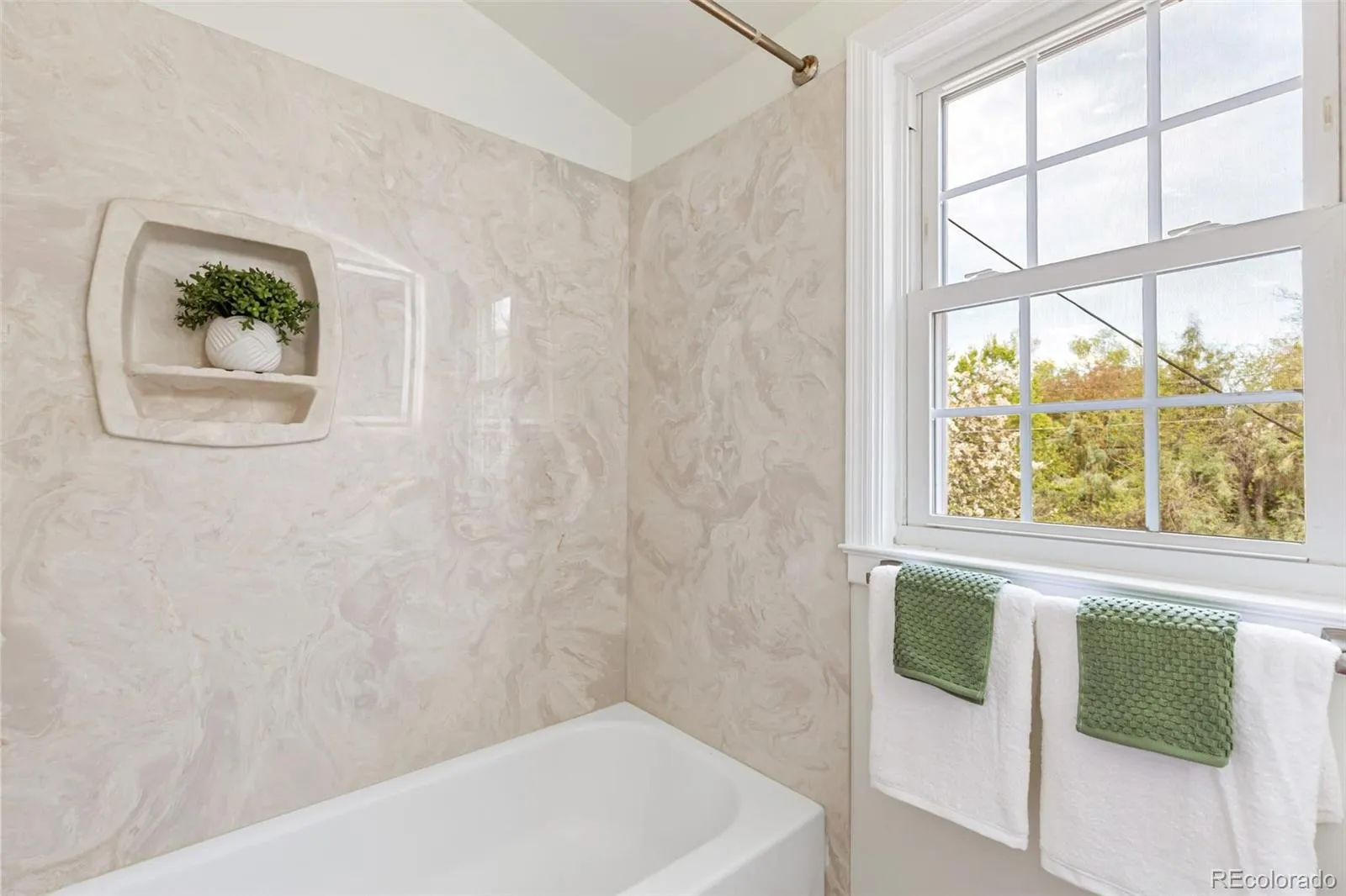 04172026201143 1600 24