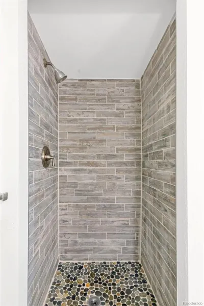 04172026201143 800 33