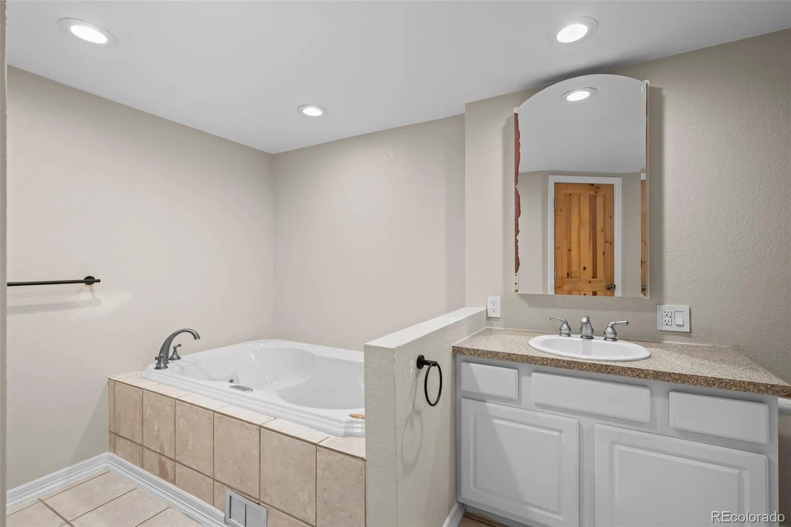 2351 S Garland Court Lakewood CO 80227 MLS #REC2134145 06252026220849 1600 21