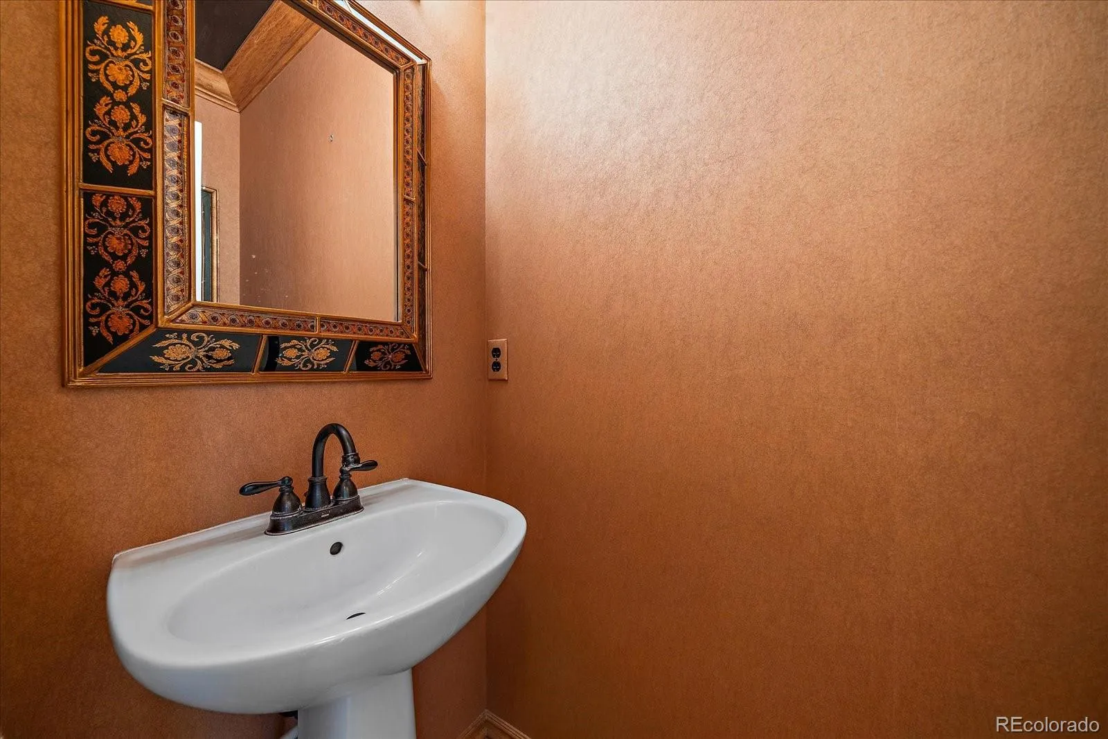 9915 E Hawaii Place Aurora CO 80247 MLS #REC2134562 05022026051044 1600 10
