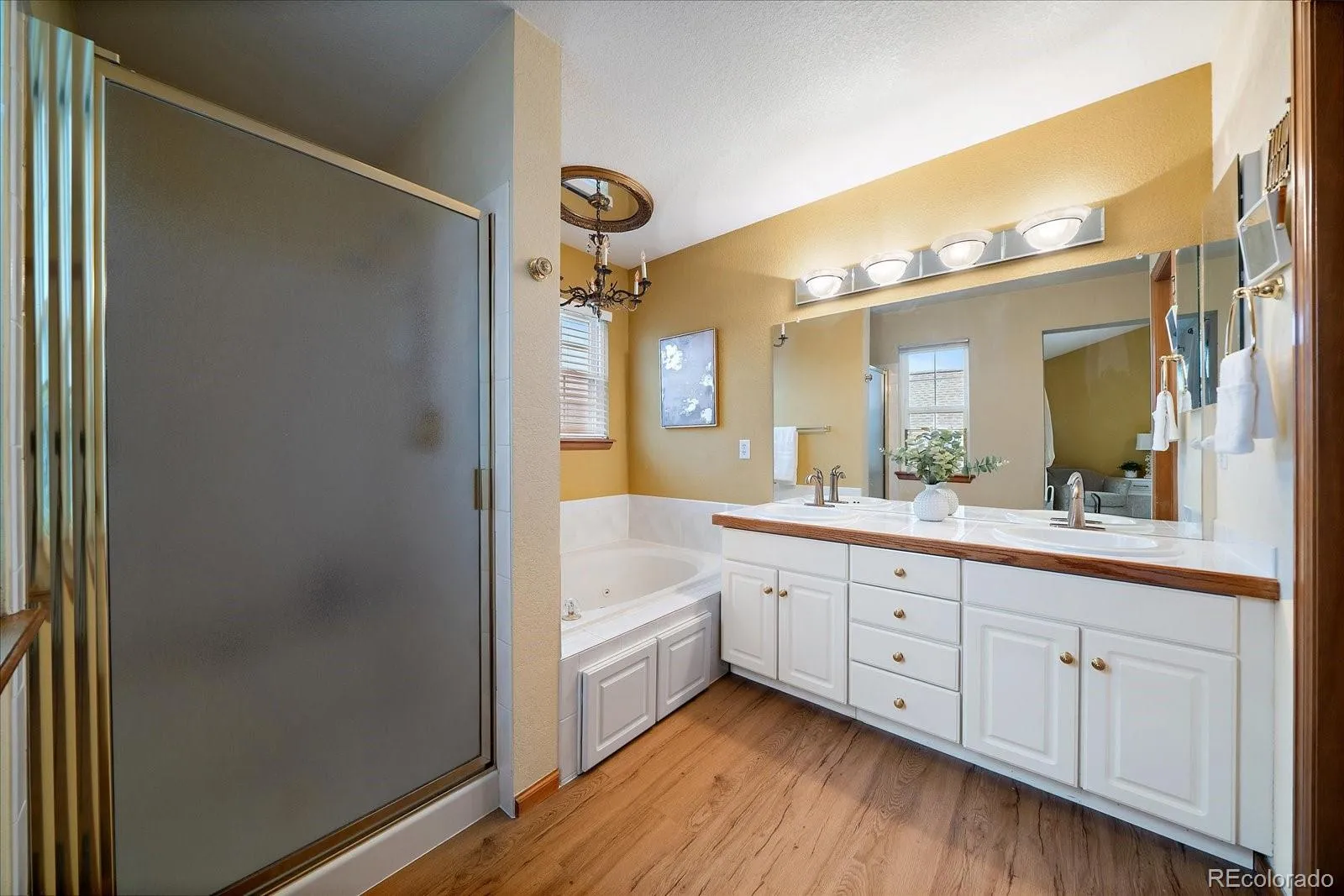 9915 E Hawaii Place Aurora CO 80247 MLS #REC2134562 05022026051044 1600 16