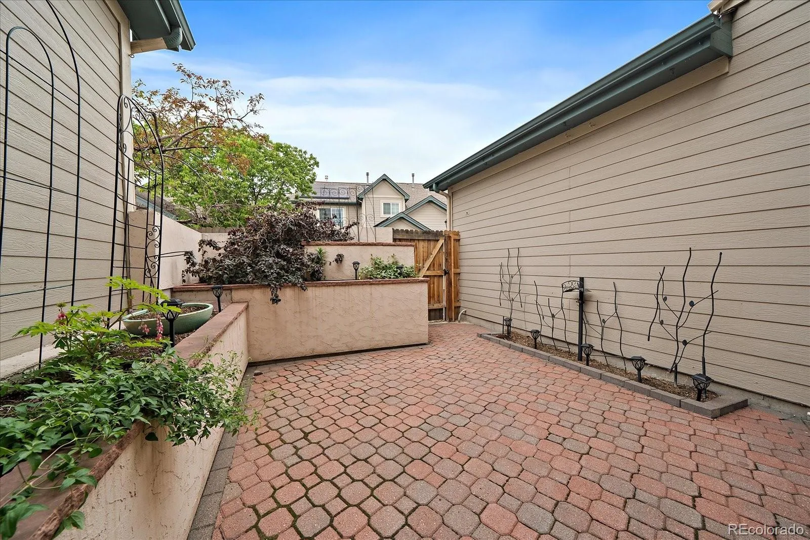 9915 E Hawaii Place Aurora CO 80247 MLS #REC2134562 05022026051044 1600 23
