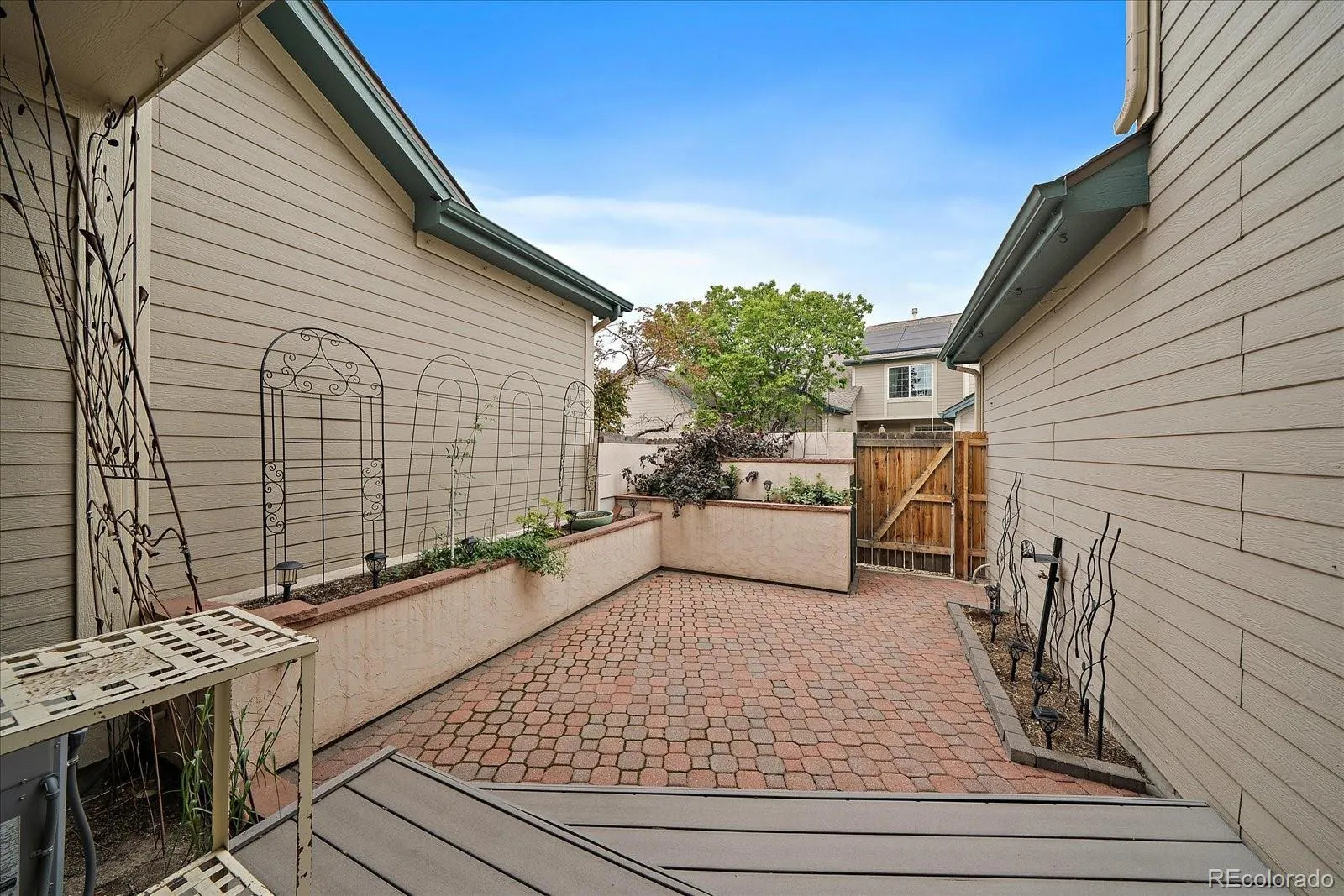 9915 E Hawaii Place Aurora CO 80247 MLS #REC2134562 05022026051044 1600 24
