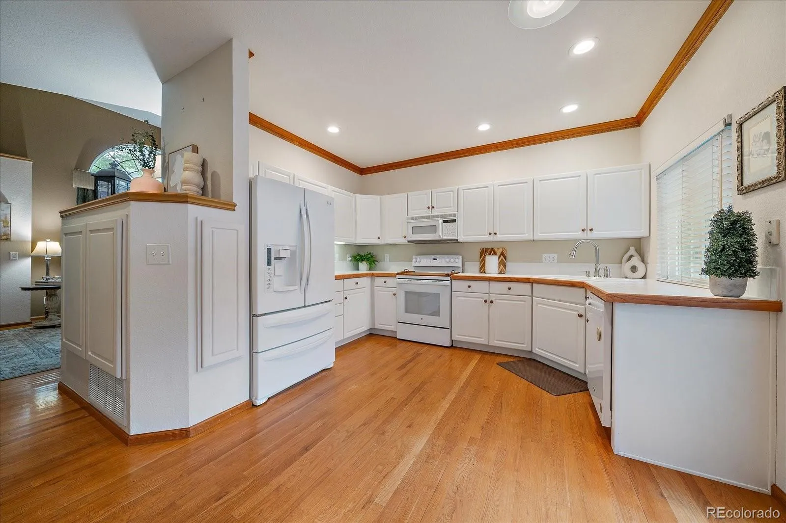 9915 E Hawaii Place Aurora CO 80247 MLS #REC2134562 05022026051044 1600 7