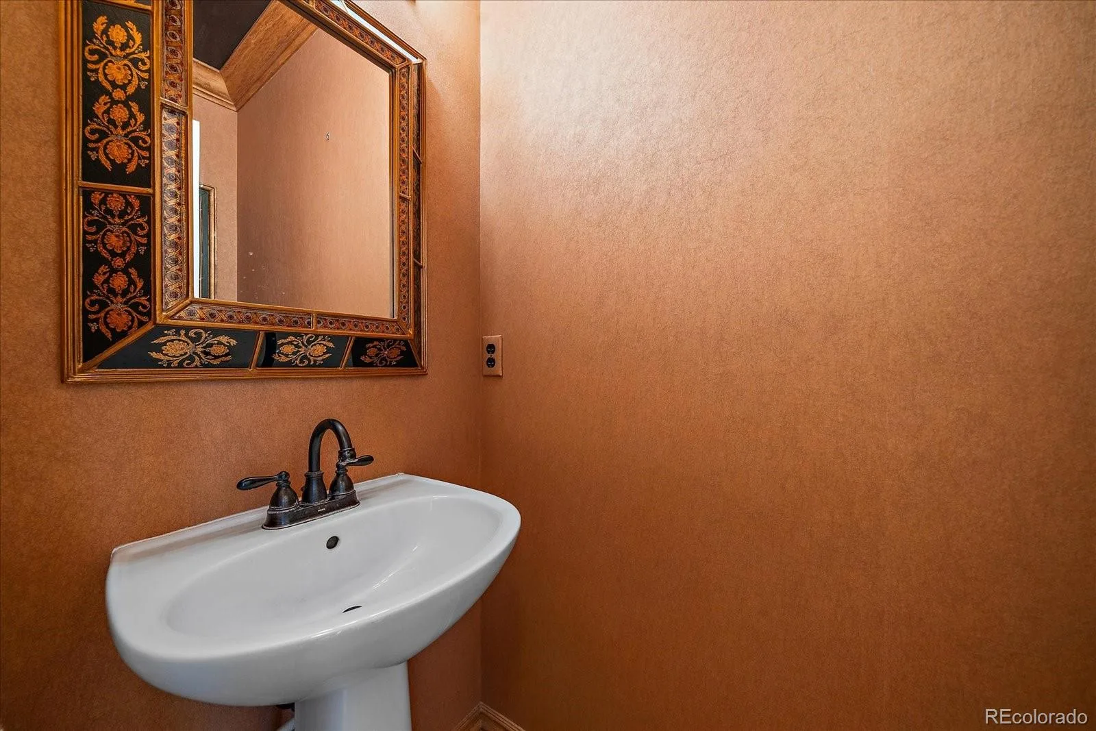 9915 E Hawaii Place Aurora CO 80247 MLS #REC2134562 07092026230409 1600 10