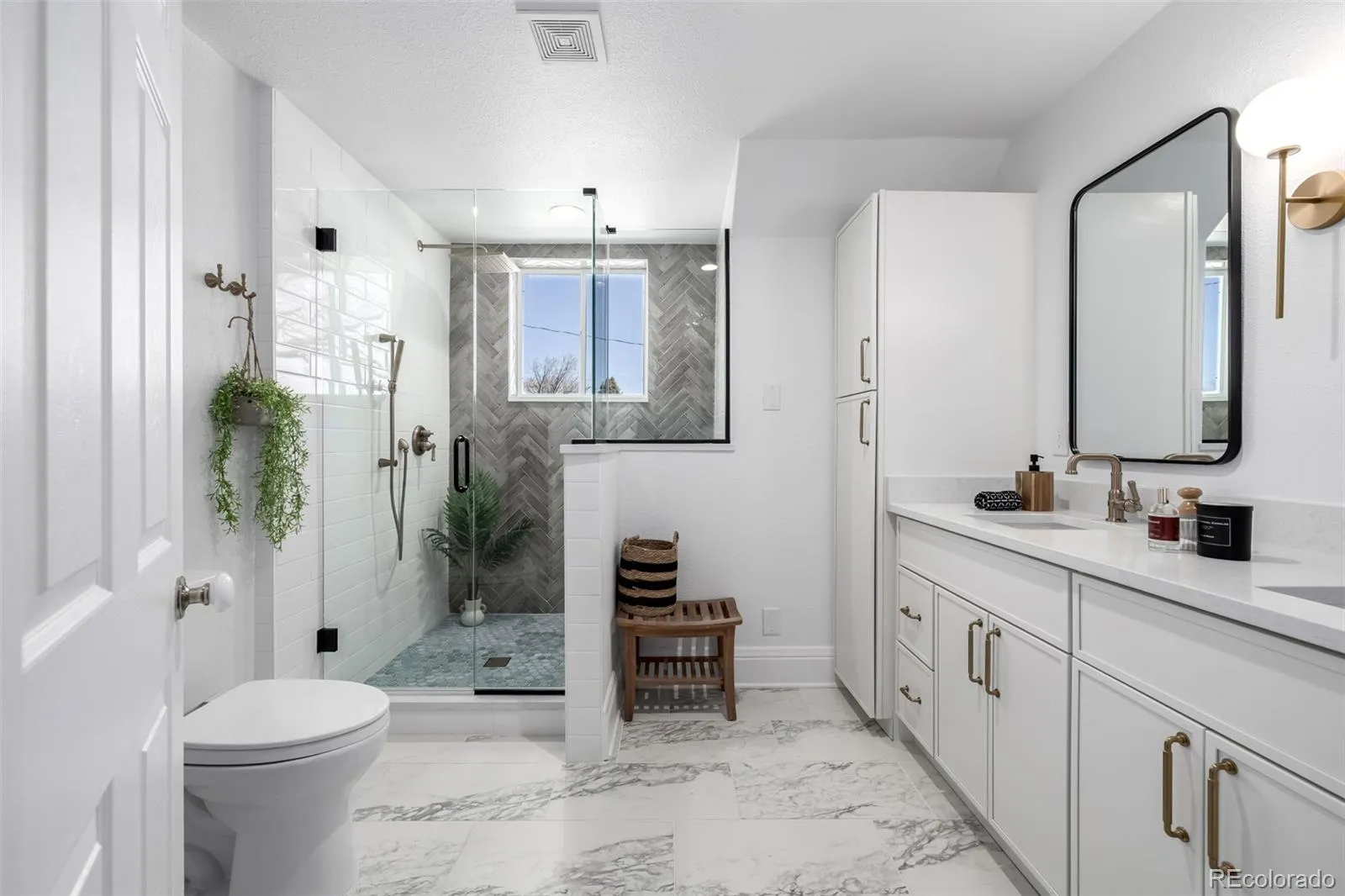 04102026165547 1600 20