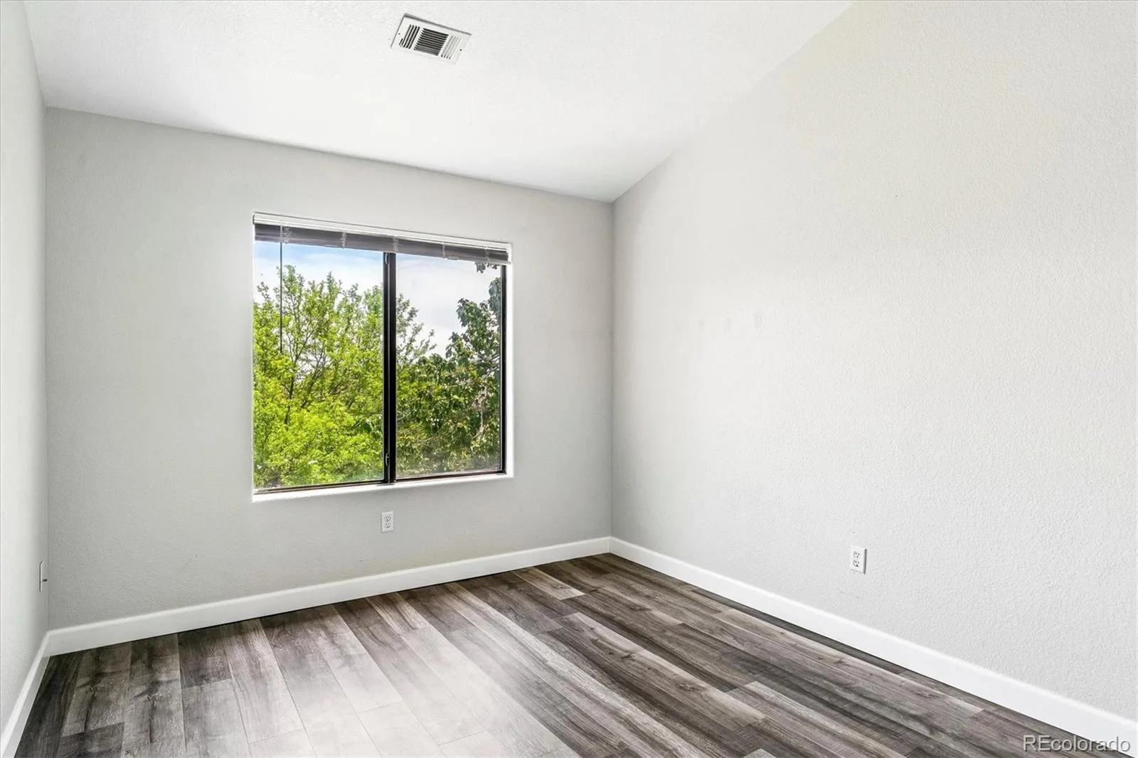 7388 S Alkire Street #305 Littleton CO 80127 | MLS #REC2140980 06032026221625 1600 20
