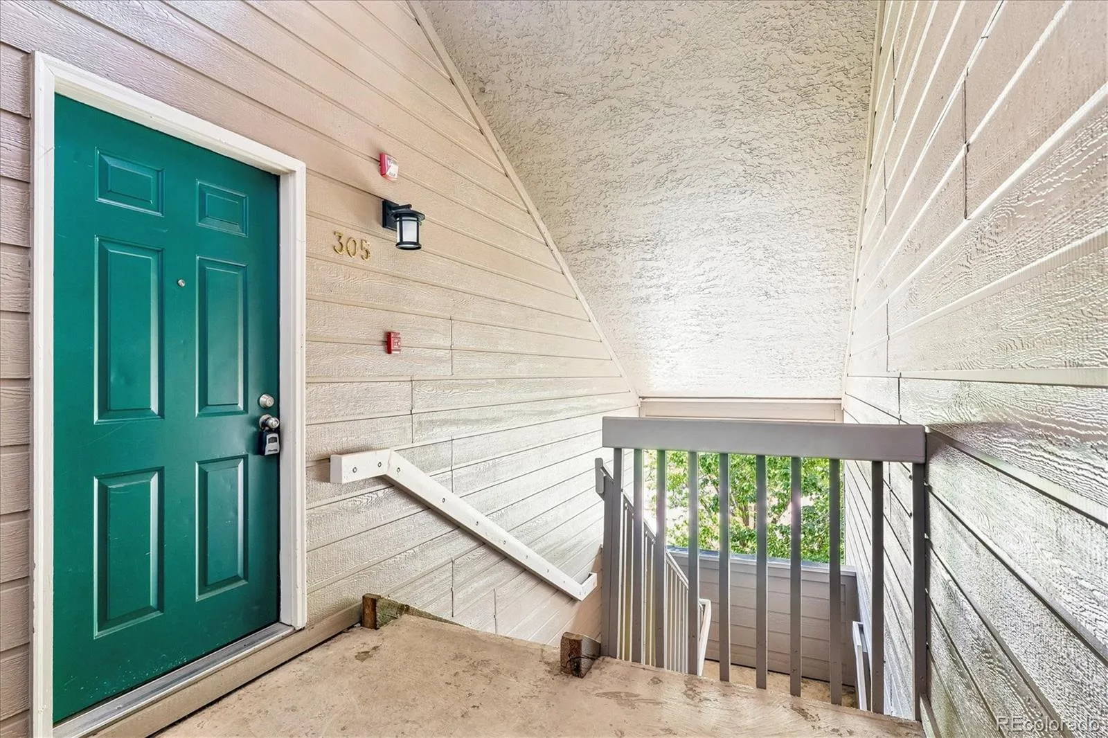 7388 S Alkire Street #305 Littleton CO 80127 | MLS #REC2140980 06032026221625 1600 26