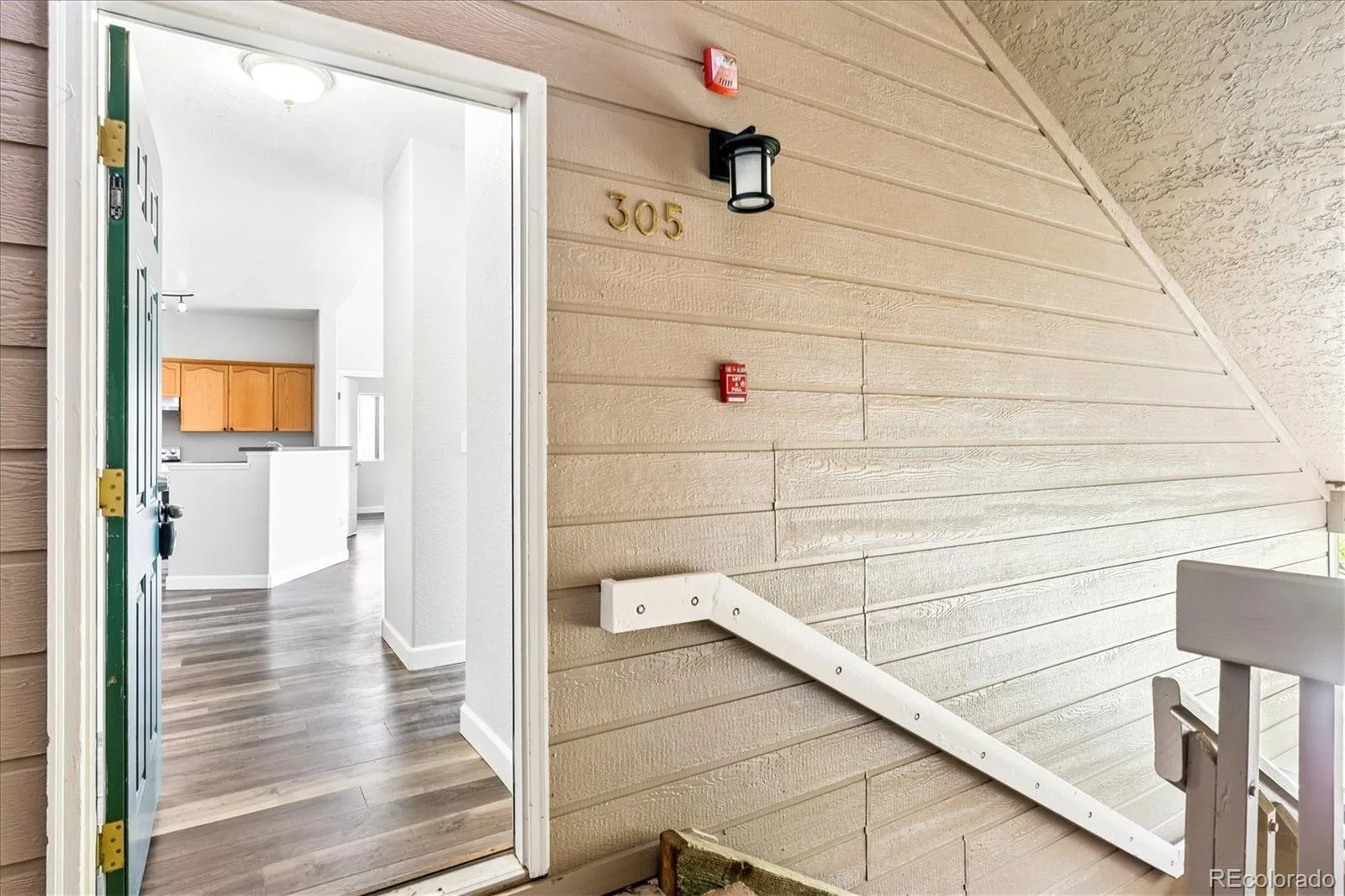 7388 S Alkire Street #305 Littleton CO 80127 | MLS #REC2140980 06032026221625 1600 3