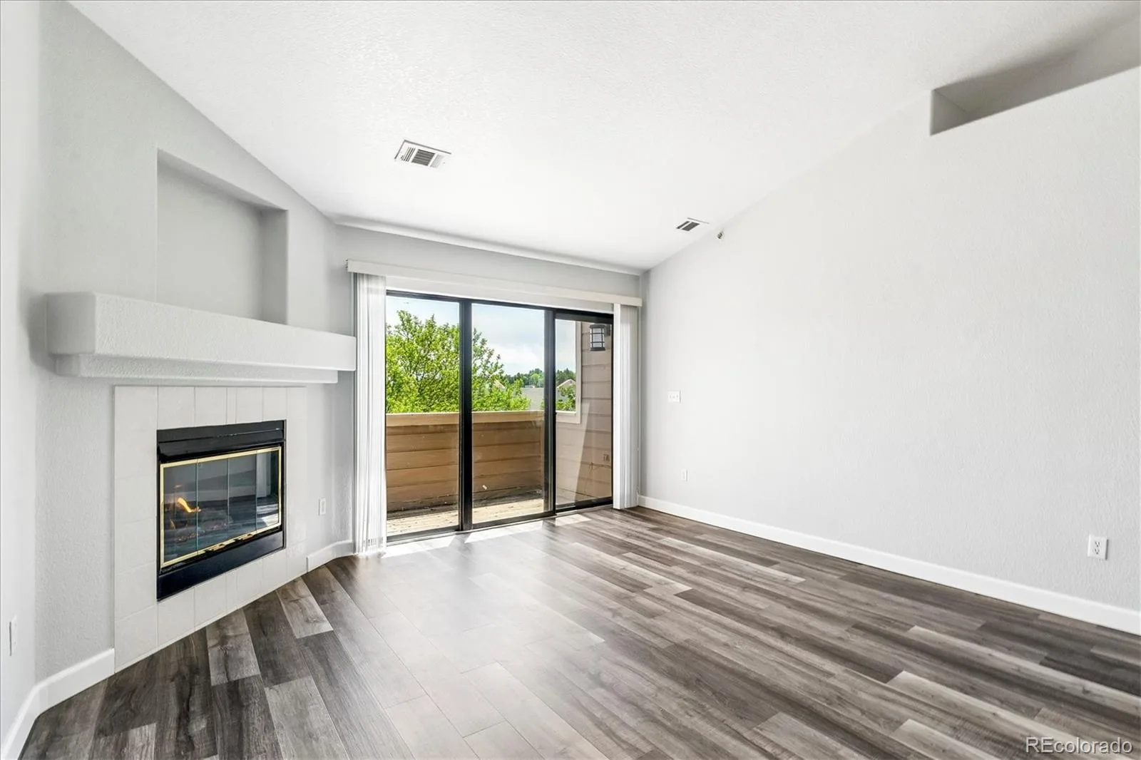 7388 S Alkire Street #305 Littleton CO 80127 | MLS #REC2140980 06032026221625 1600 6