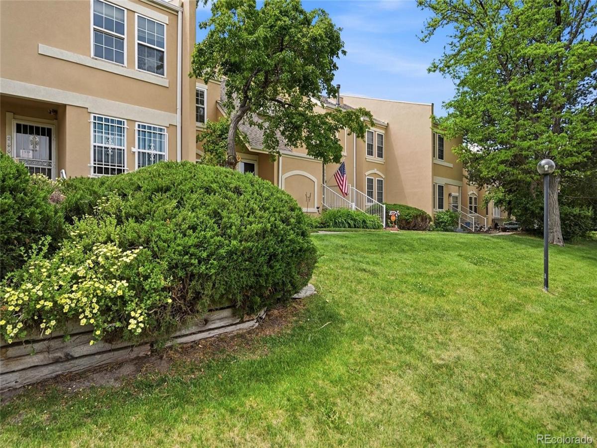2858 S Vaughn Way Aurora CO 80014 | MLS #REC2141729 MLS #REC2141729 image #0