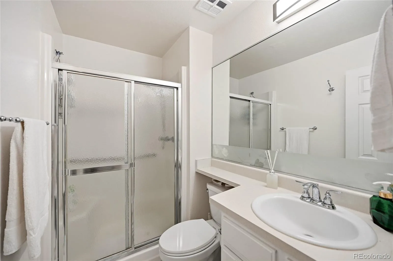 2858 S Vaughn Way Aurora CO 80014 MLS #REC2141729 05302026203835 1600 18