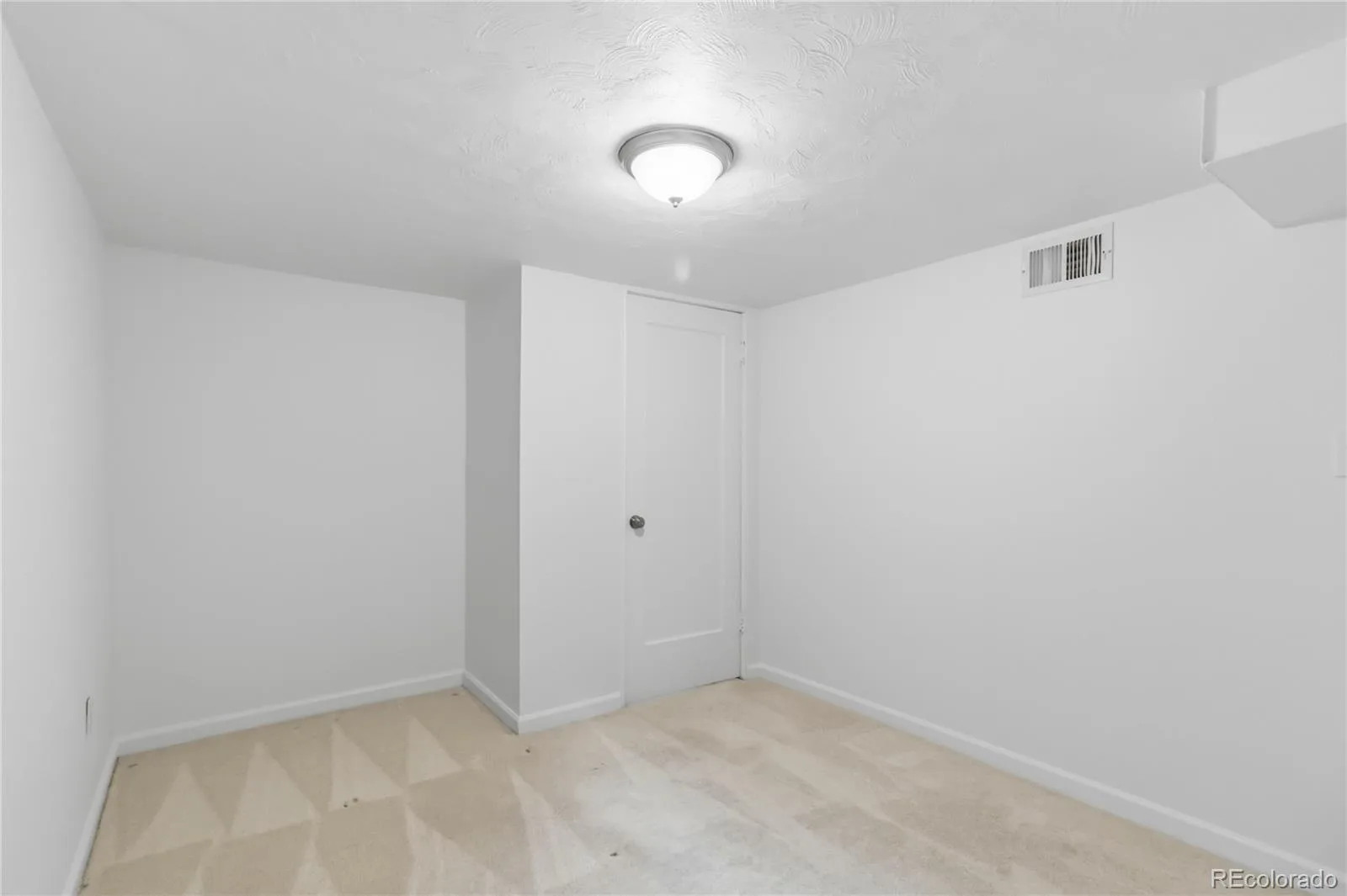 2670 Ivanhoe Street Denver CO 80207 | MLS #REC2143116 10122026195242 1600 19