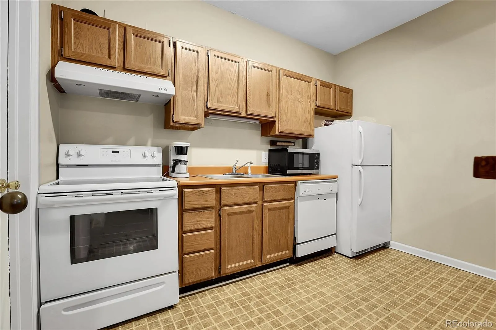 2301 E Fremont Avenue #U05 Centennial CO 80122 | MLS #REC2145809 04212026193854 1600 46