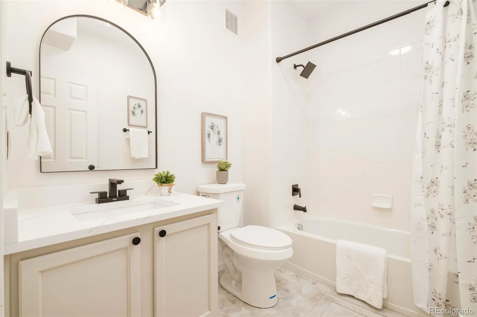 15700 E Jamison Drive #2-204 Englewood CO 80112 | MLS #REC2156159 07092026180853 1600 19