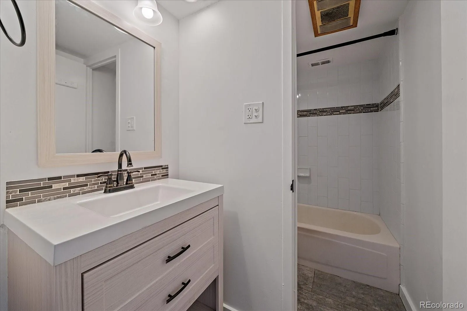 888 N Logan Street #4F Denver CO 80203 MLS #REC2167731 05032026173621 1600 3