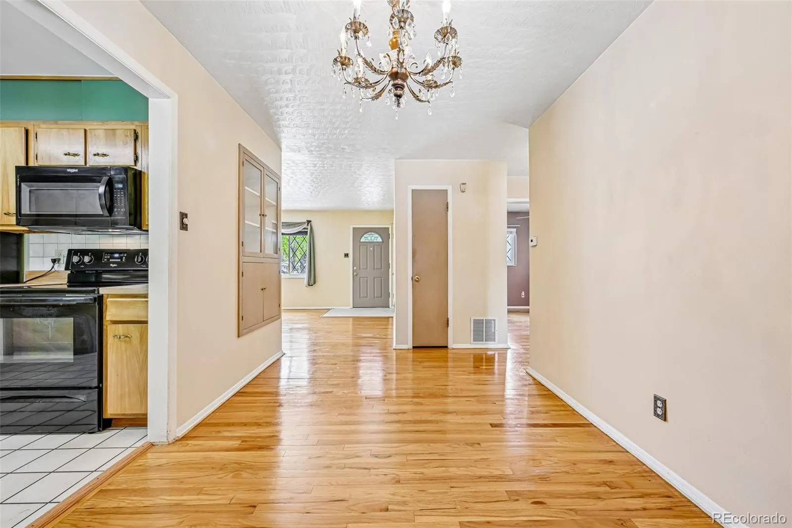 10209 W 68th Avenue Arvada CO 80004 MLS #REC2168472 05092026025836 1600 13