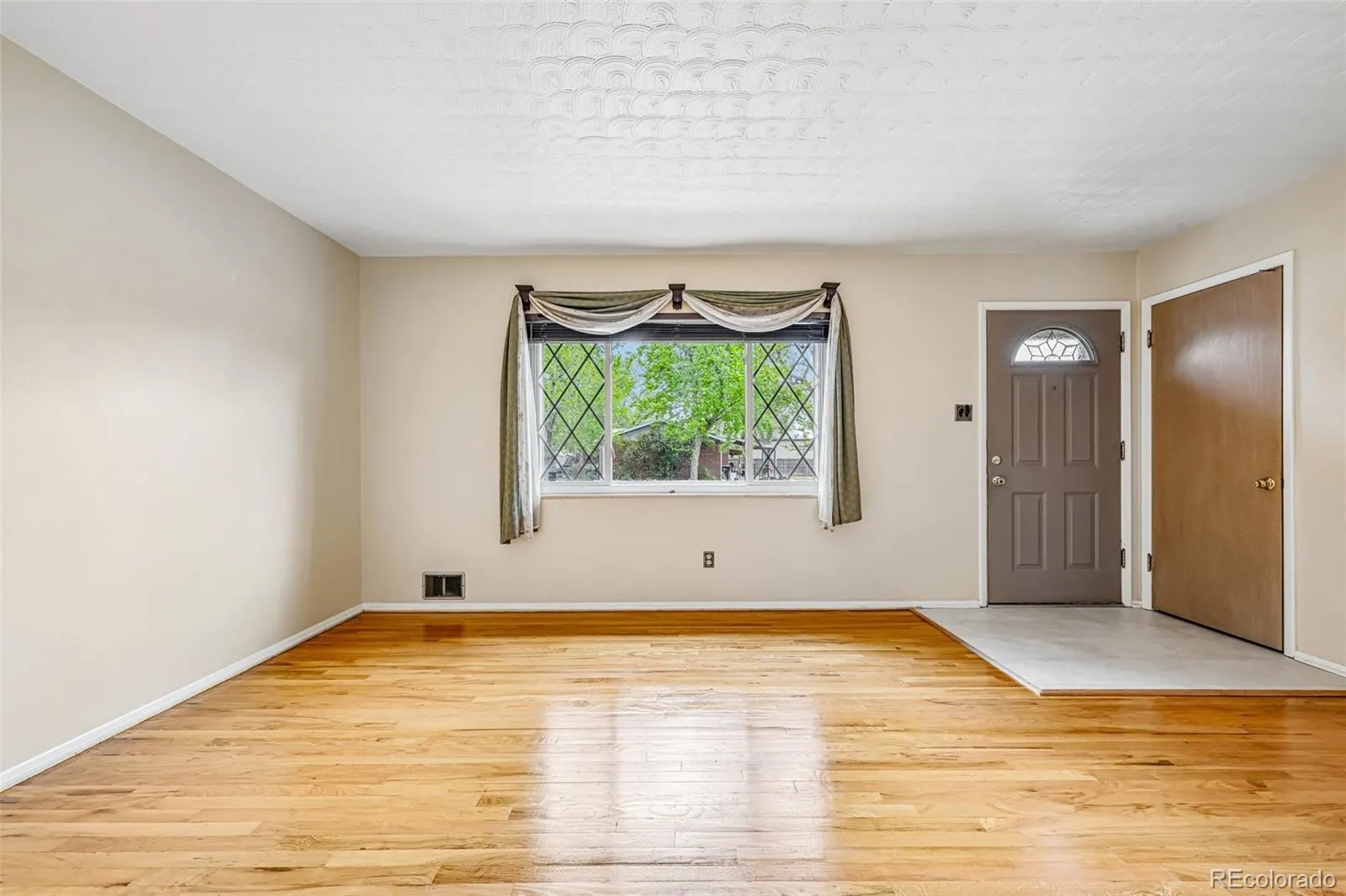 10209 W 68th Avenue Arvada CO 80004 MLS #REC2168472 05092026025836 1600 7