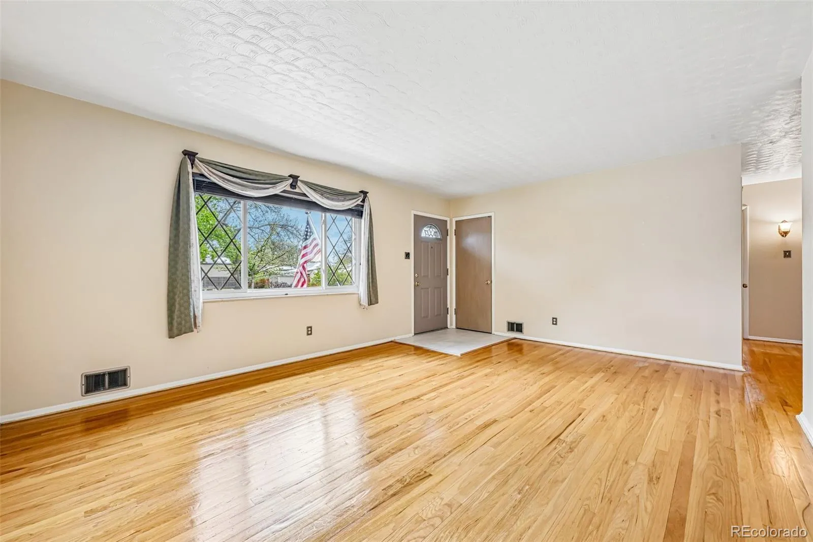 10209 W 68th Avenue Arvada CO 80004 MLS #REC2168472 05092026025836 1600 8