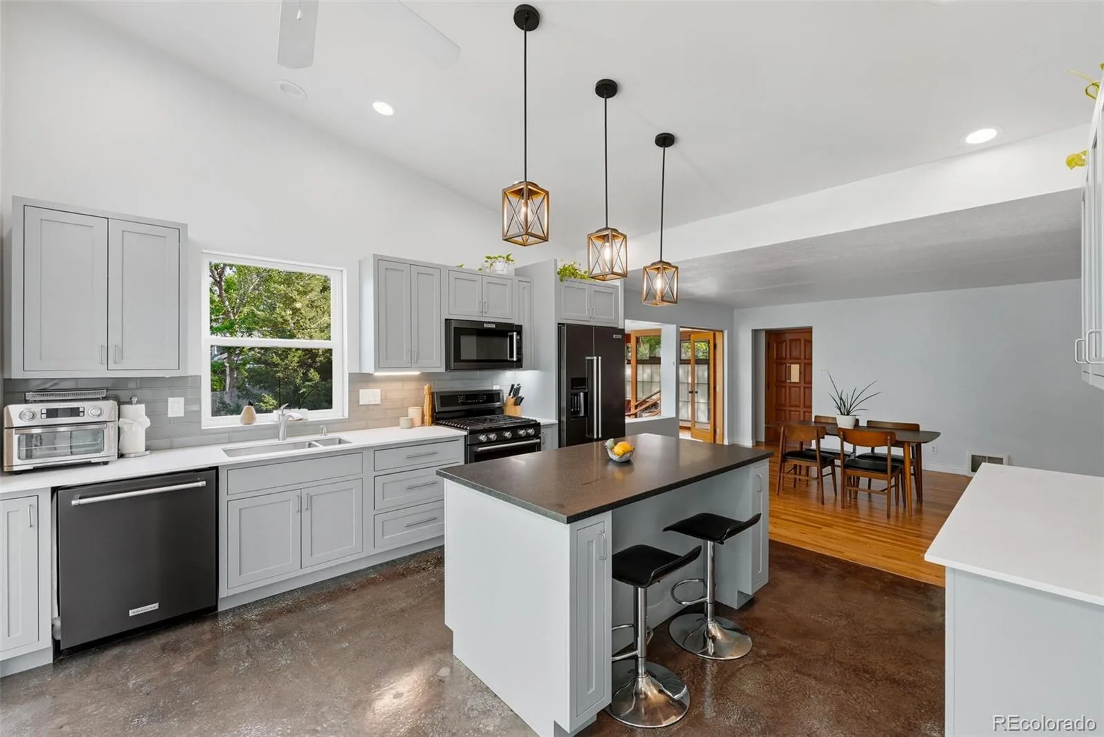 2060 Dover Street Lakewood CO 80215 MLS #REC2170823 06092026071355 1600 11