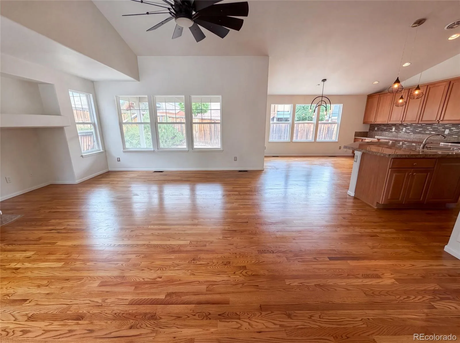 2802 S Ireland Way Aurora CO 80013 | MLS #REC2171589 08062026164301 1600 2