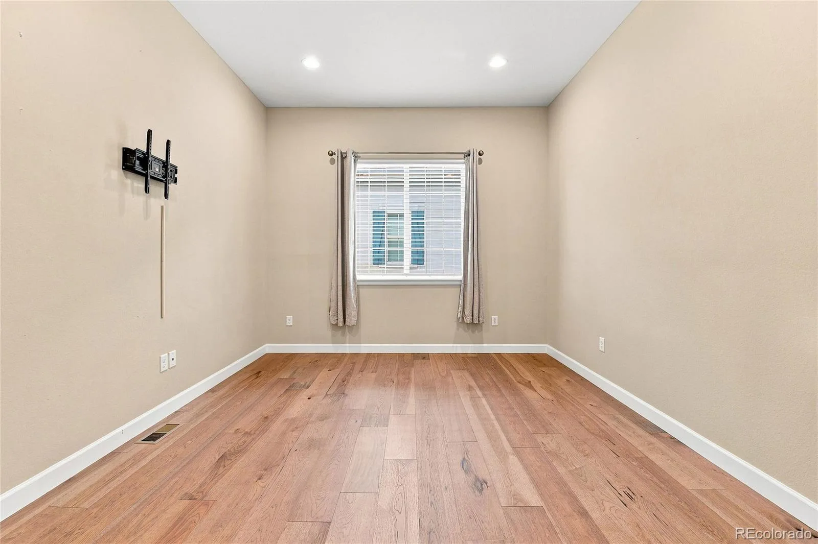 6980 S Yantley Court Aurora CO 80016 | MLS #REC2173904 08282026163756 1600 17