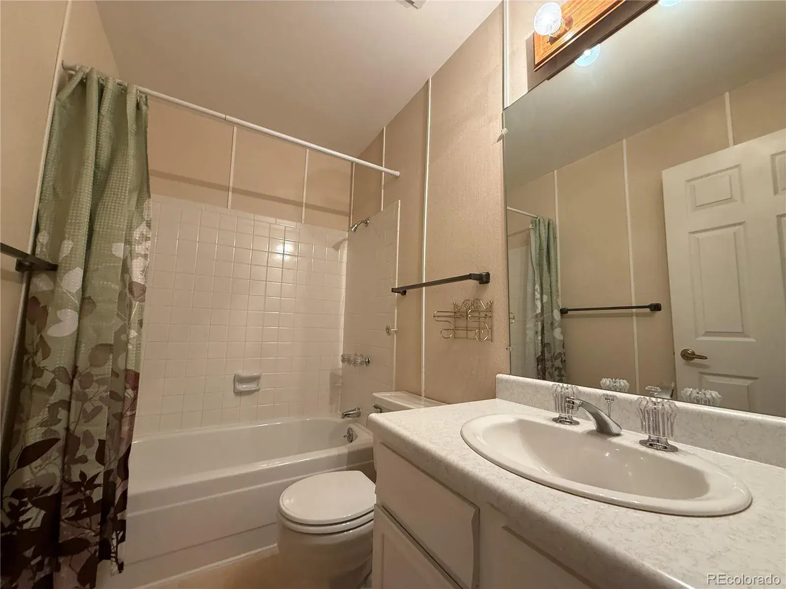 13922 E Linvale Place Aurora CO 80014 MLS #REC2177244 08292025021943 1600 19