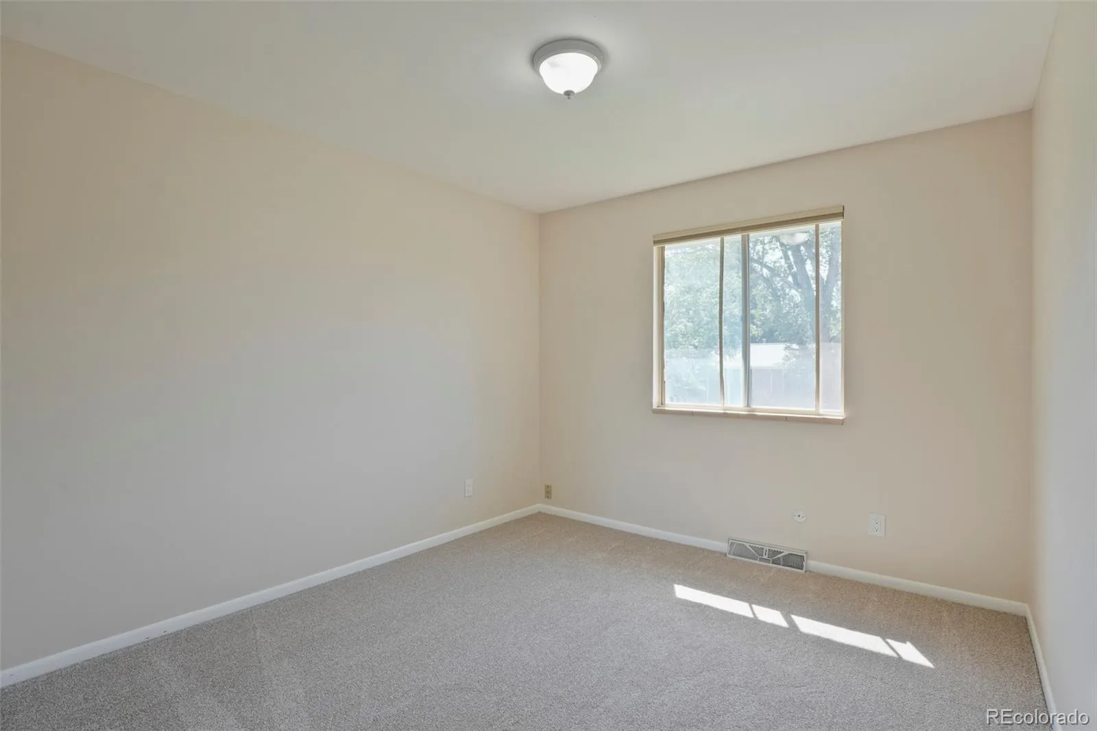 6689 S Delaware Street Littleton CO 80120 | MLS #REC2178221 08112026165003 1600 25