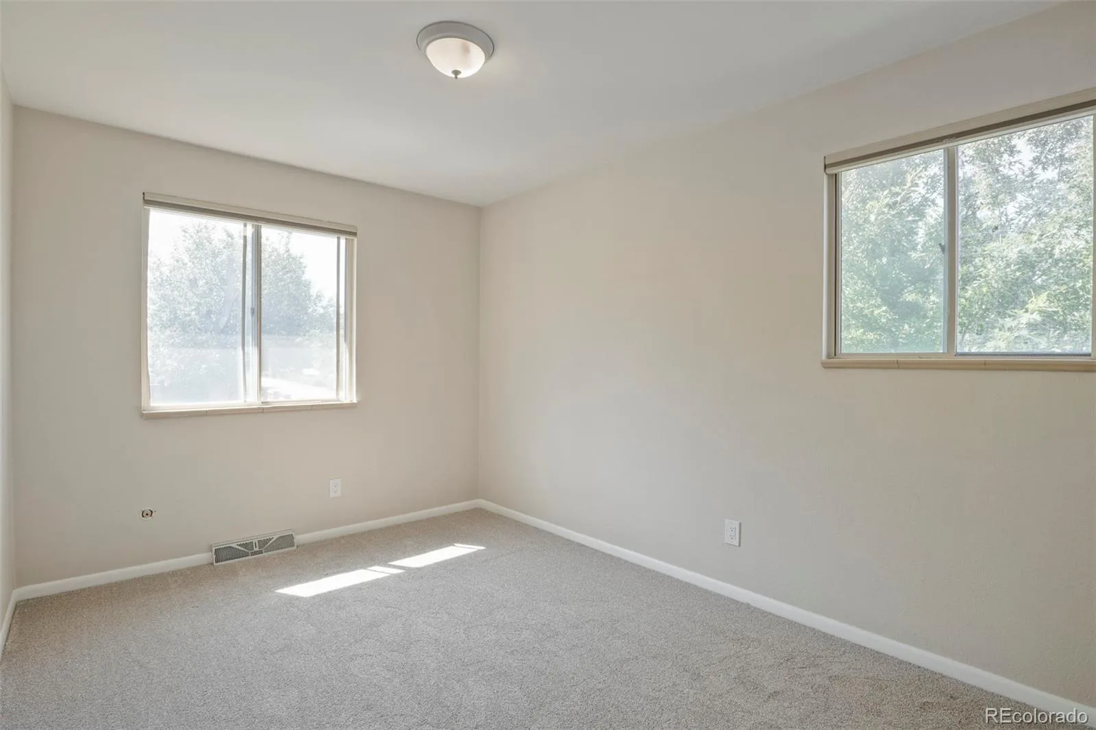 6689 S Delaware Street Littleton CO 80120 | MLS #REC2178221 08112026165003 1600 9