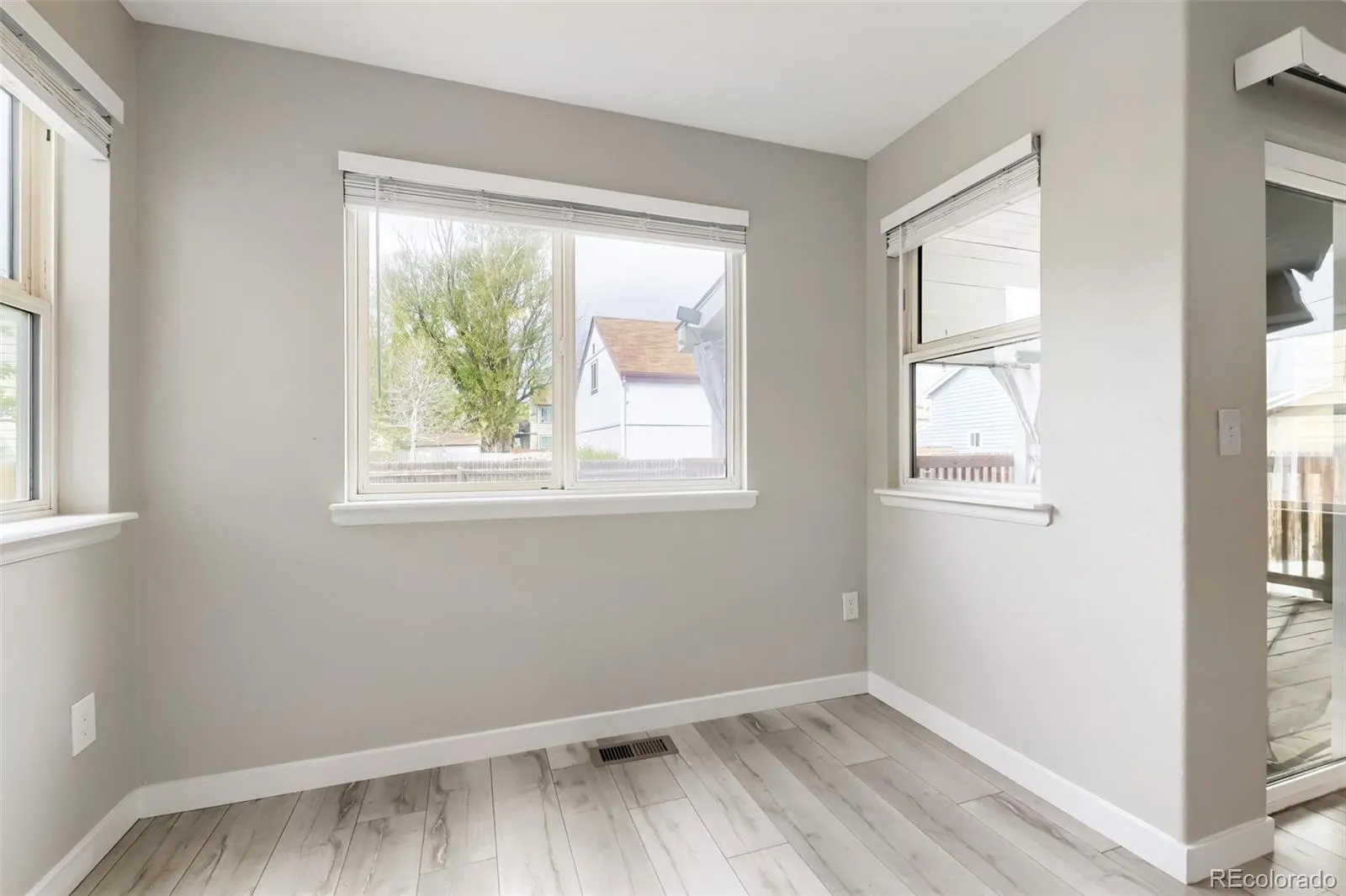 04162026204213 1600 11