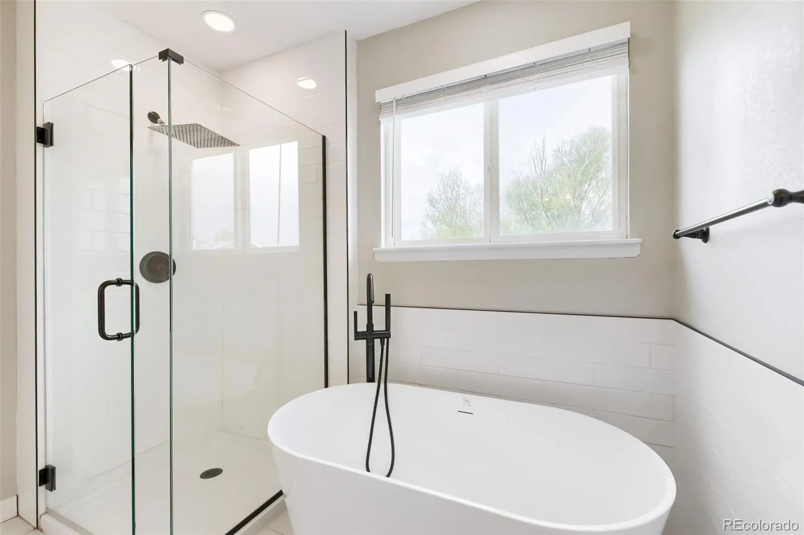 04162026204213 1600 16