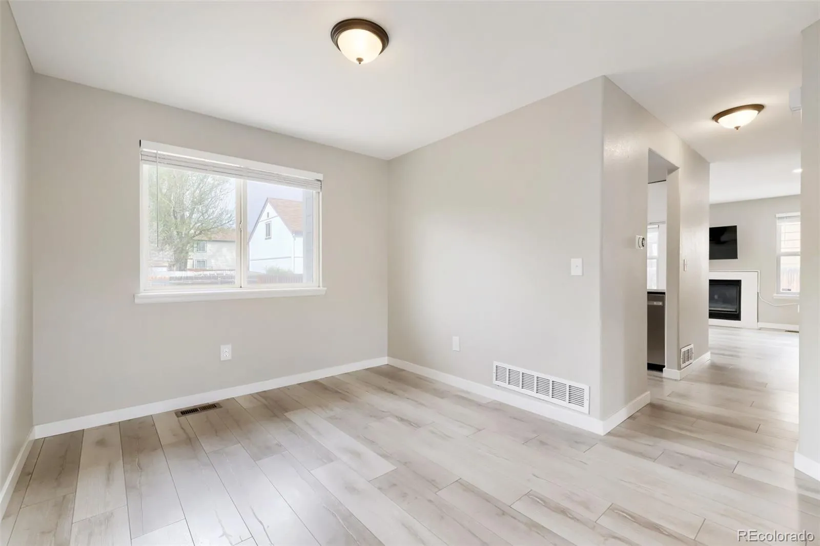 04162026204213 1600 4