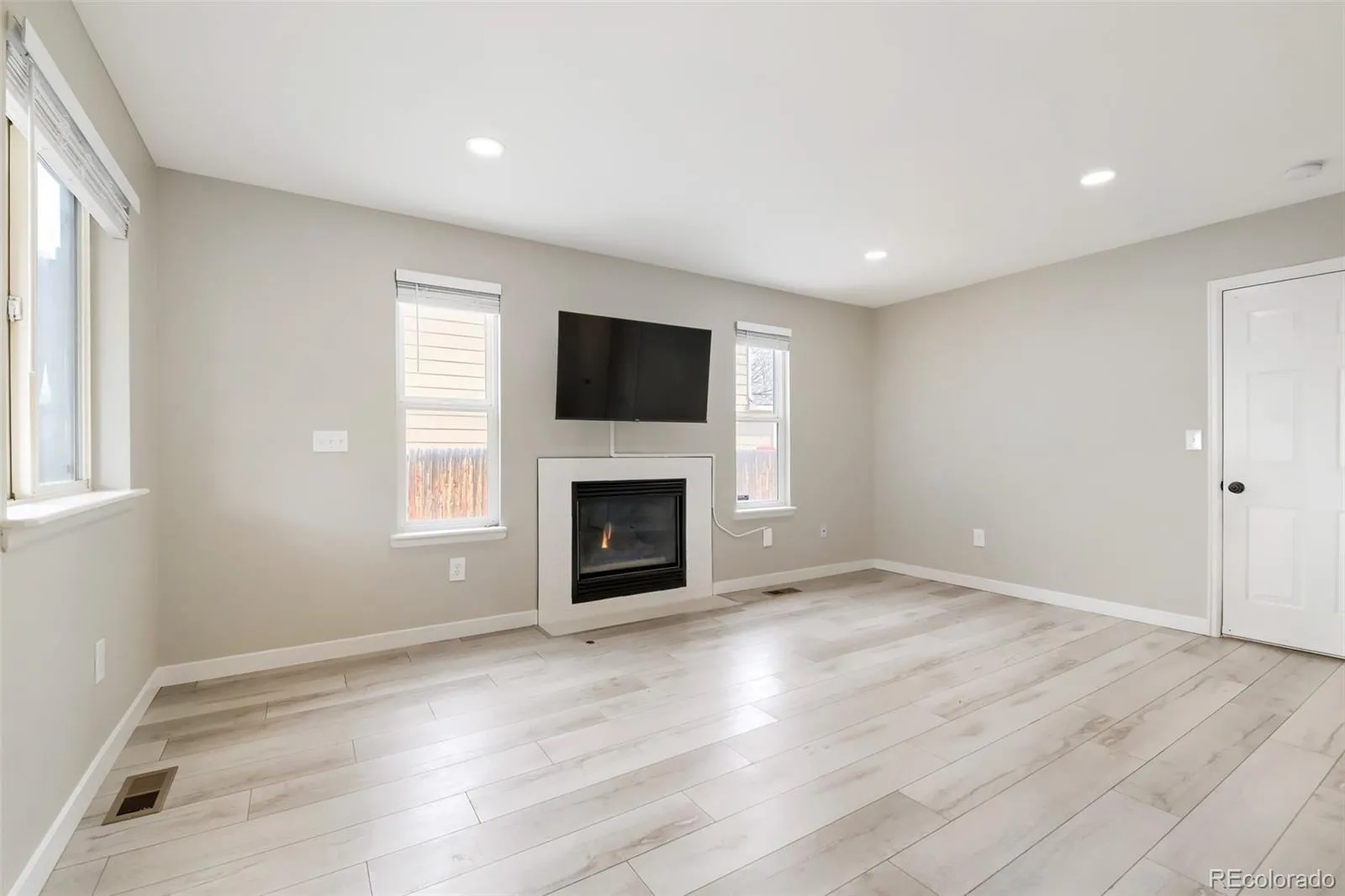 04162026204213 1600 8