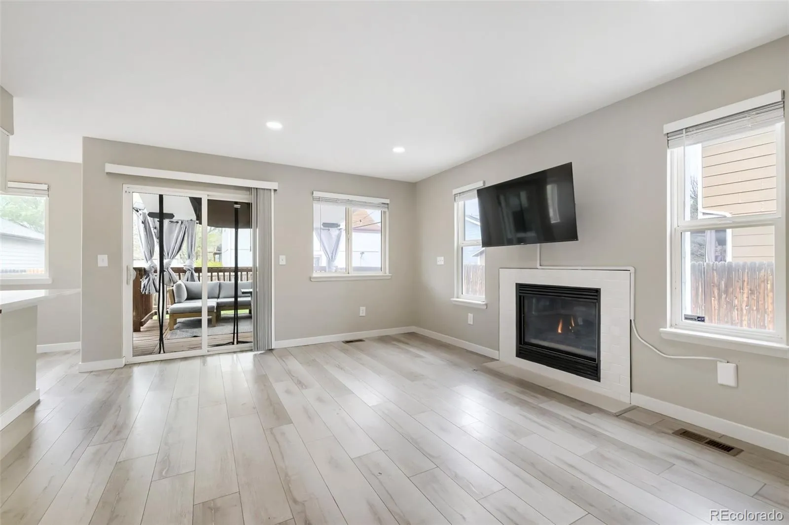 04162026204213 1600 9