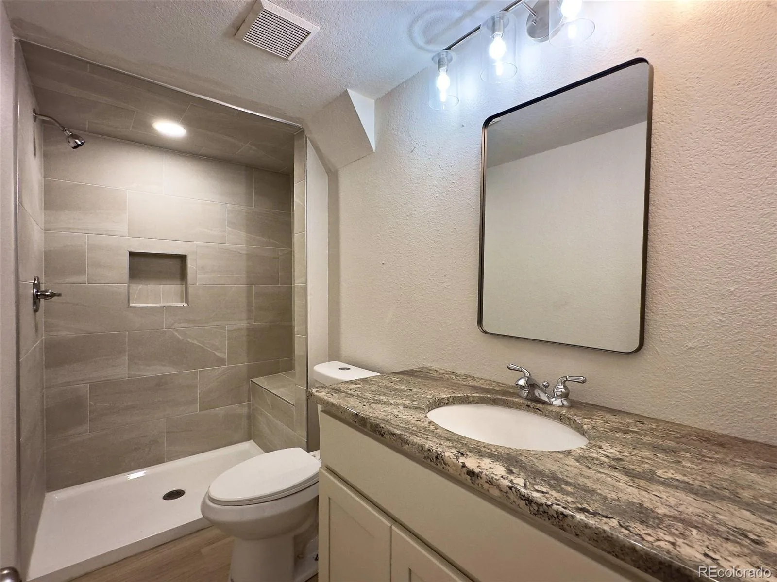5128 Columbus Way Denver CO 80239 | MLS #REC2184636 07242026234606 1600 15