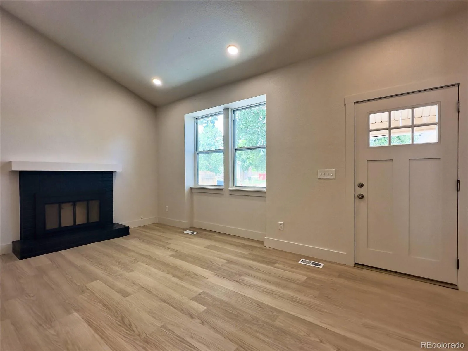 5128 Columbus Way Denver CO 80239 | MLS #REC2184636 07242026234606 1600 2