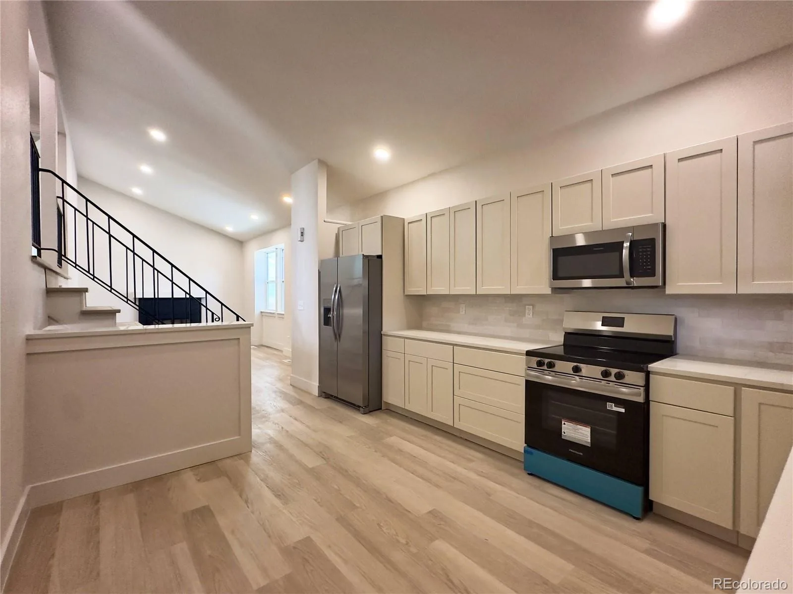 5128 Columbus Way Denver CO 80239 | MLS #REC2184636 07242026234606 1600 5
