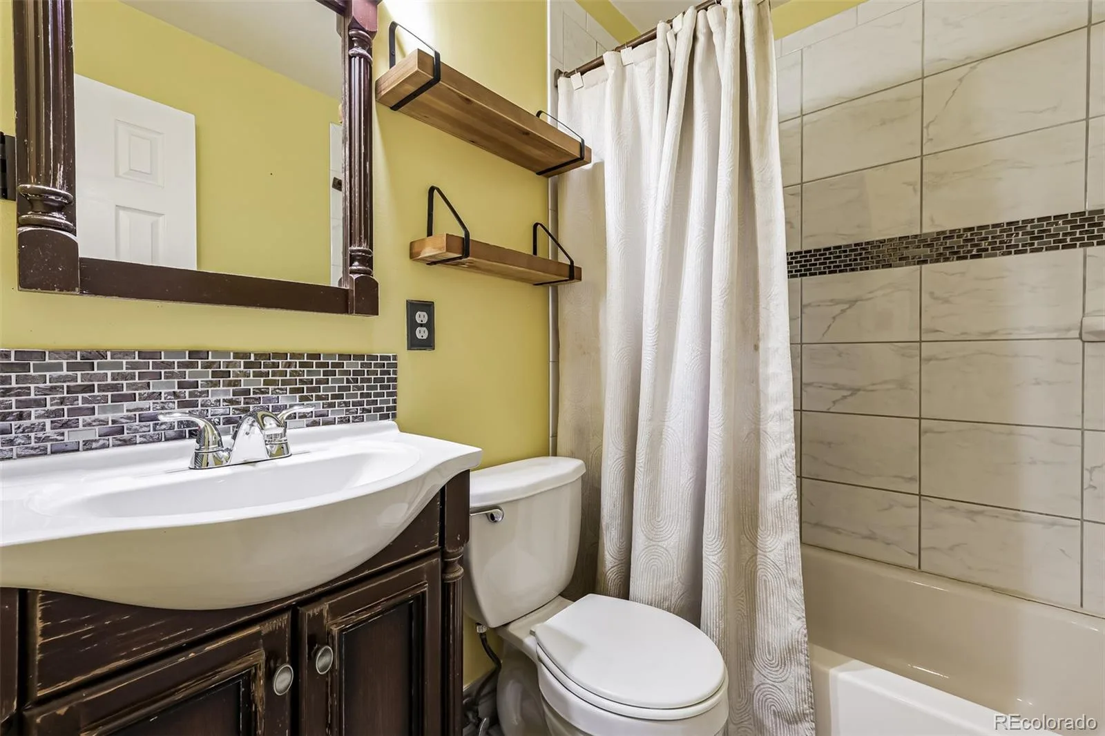 432 S Potomac Circle Aurora CO 80012 | MLS #REC2190897 06192026233312 1600 18
