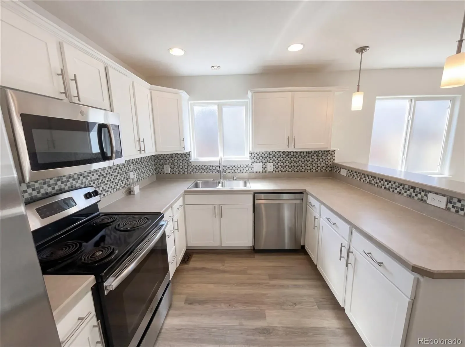 9686 Fairwood Street Littleton CO 80125 | MLS #REC2195224 03102026002708 1600 10