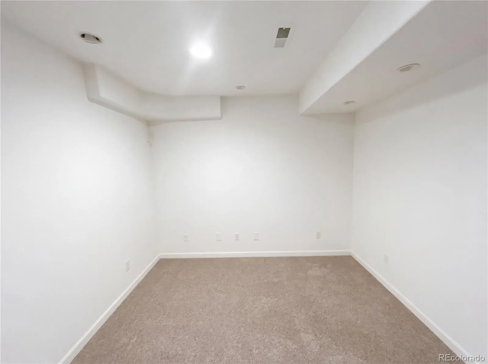 9686 Fairwood Street Littleton CO 80125 | MLS #REC2195224 03102026002708 1600 23