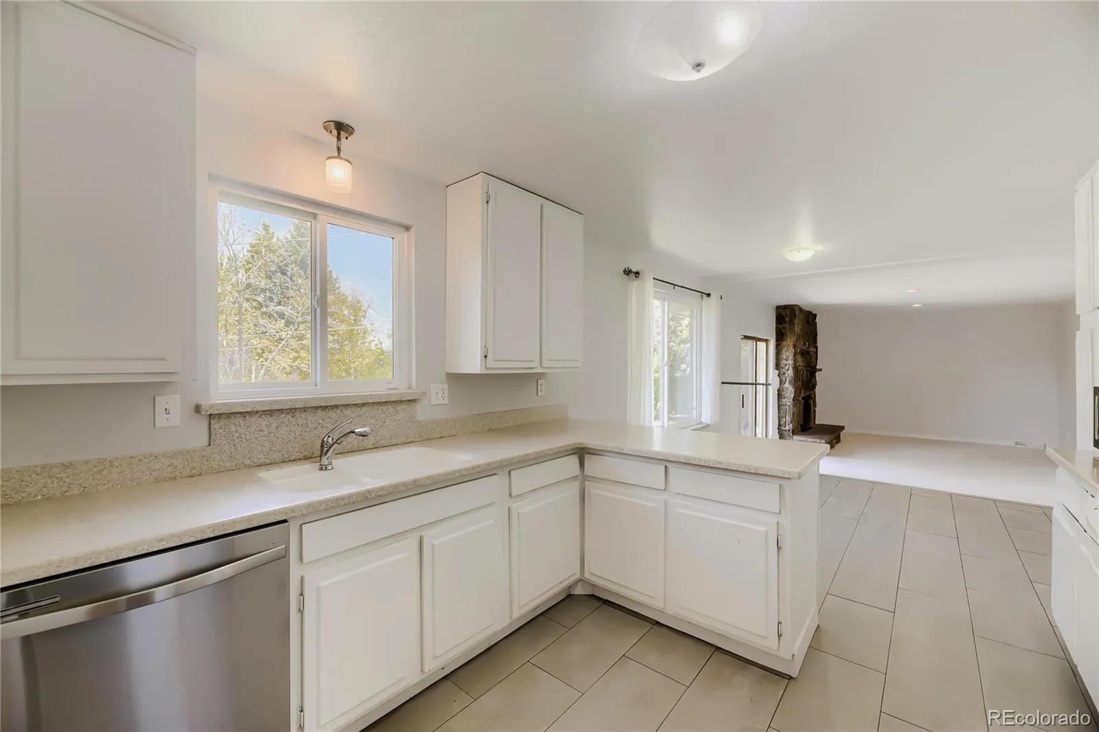 1393 E Easter Circle Centennial CO 80122 MLS #REC2195776 05212026004947 1600 11