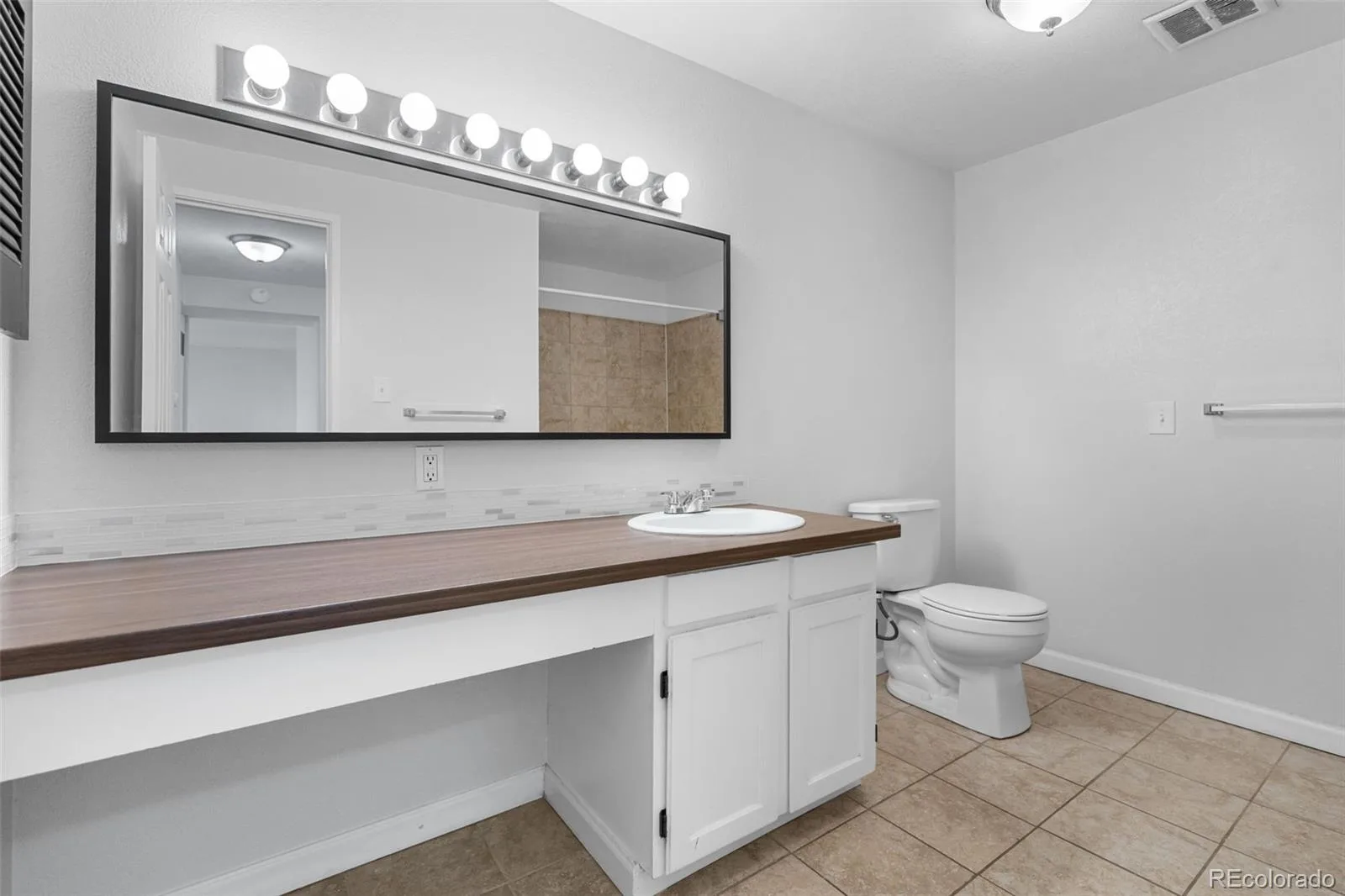 209 E Highline Circle #302 Centennial CO 80122 | MLS #REC2208674 08202026204636 1600 14