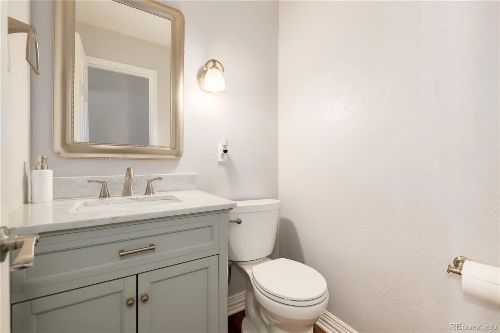7664 S Race Street Centennial CO 80122 | MLS #REC2210322 09232026094913 1600 17