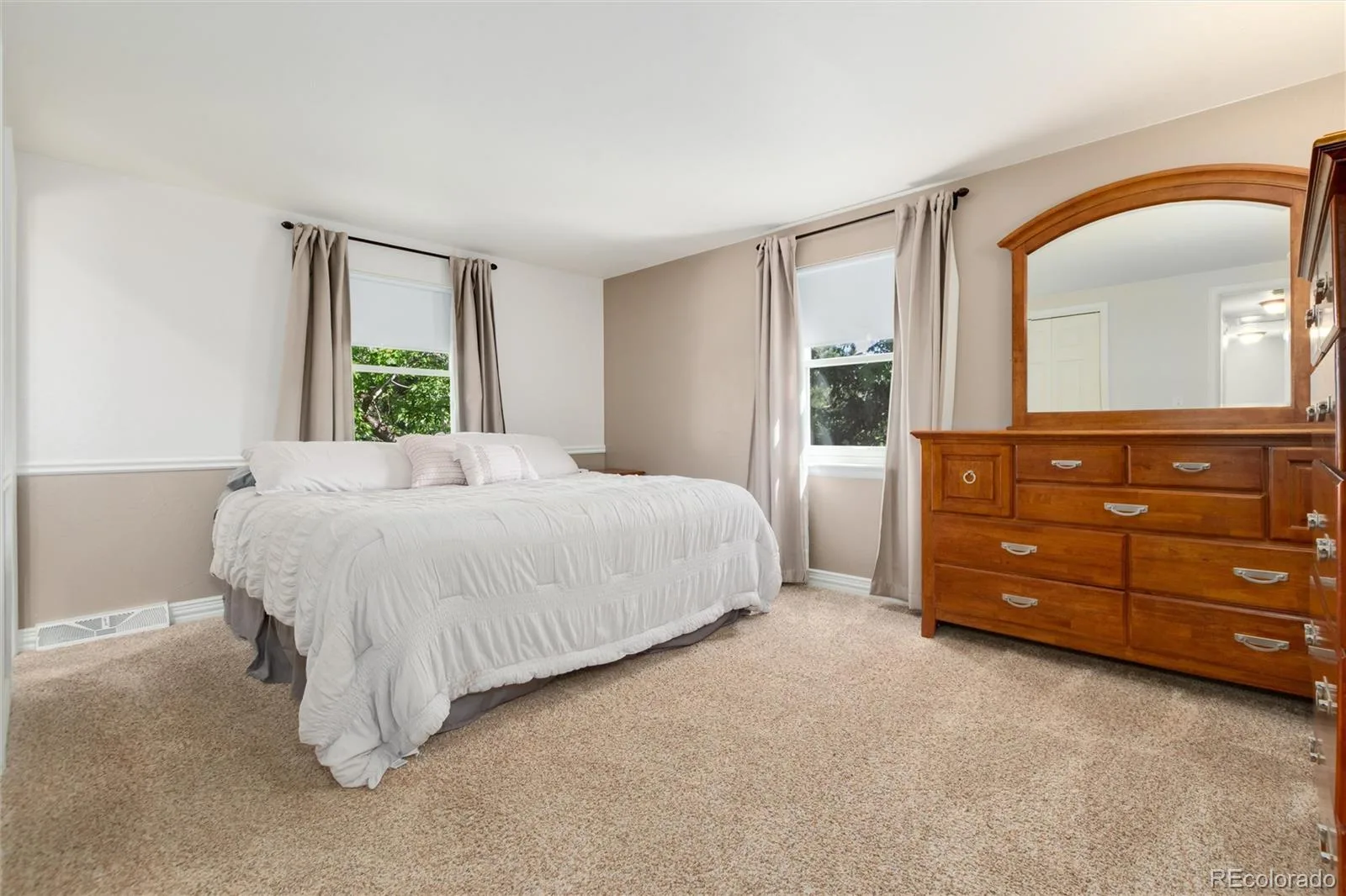7664 S Race Street Centennial CO 80122 | MLS #REC2210322 09232026094913 1600 18