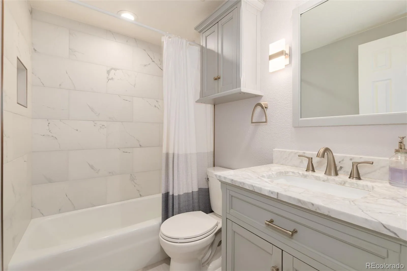 7664 S Race Street Centennial CO 80122 | MLS #REC2210322 09232026094913 1600 21