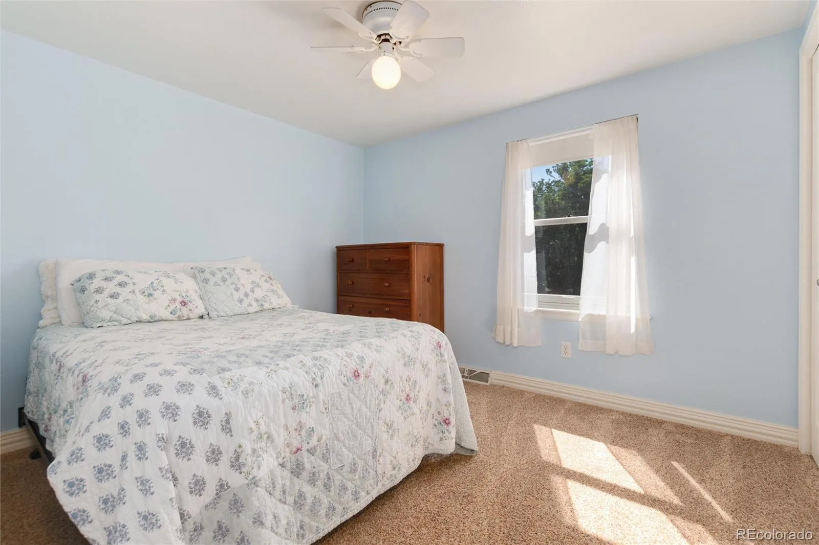 7664 S Race Street Centennial CO 80122 | MLS #REC2210322 09232026094913 1600 22