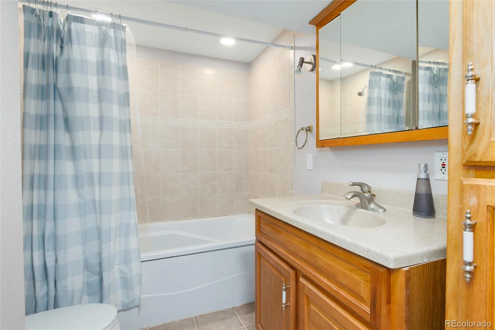 7664 S Race Street Centennial CO 80122 | MLS #REC2210322 09232026094913 1600 28