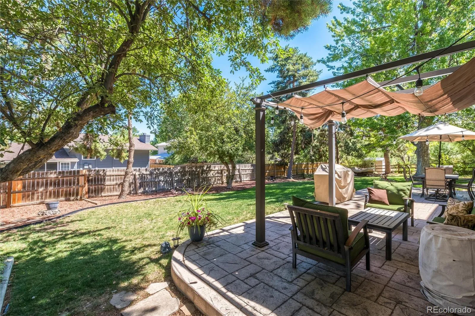 7664 S Race Street Centennial CO 80122 | MLS #REC2210322 09232026094913 1600 32