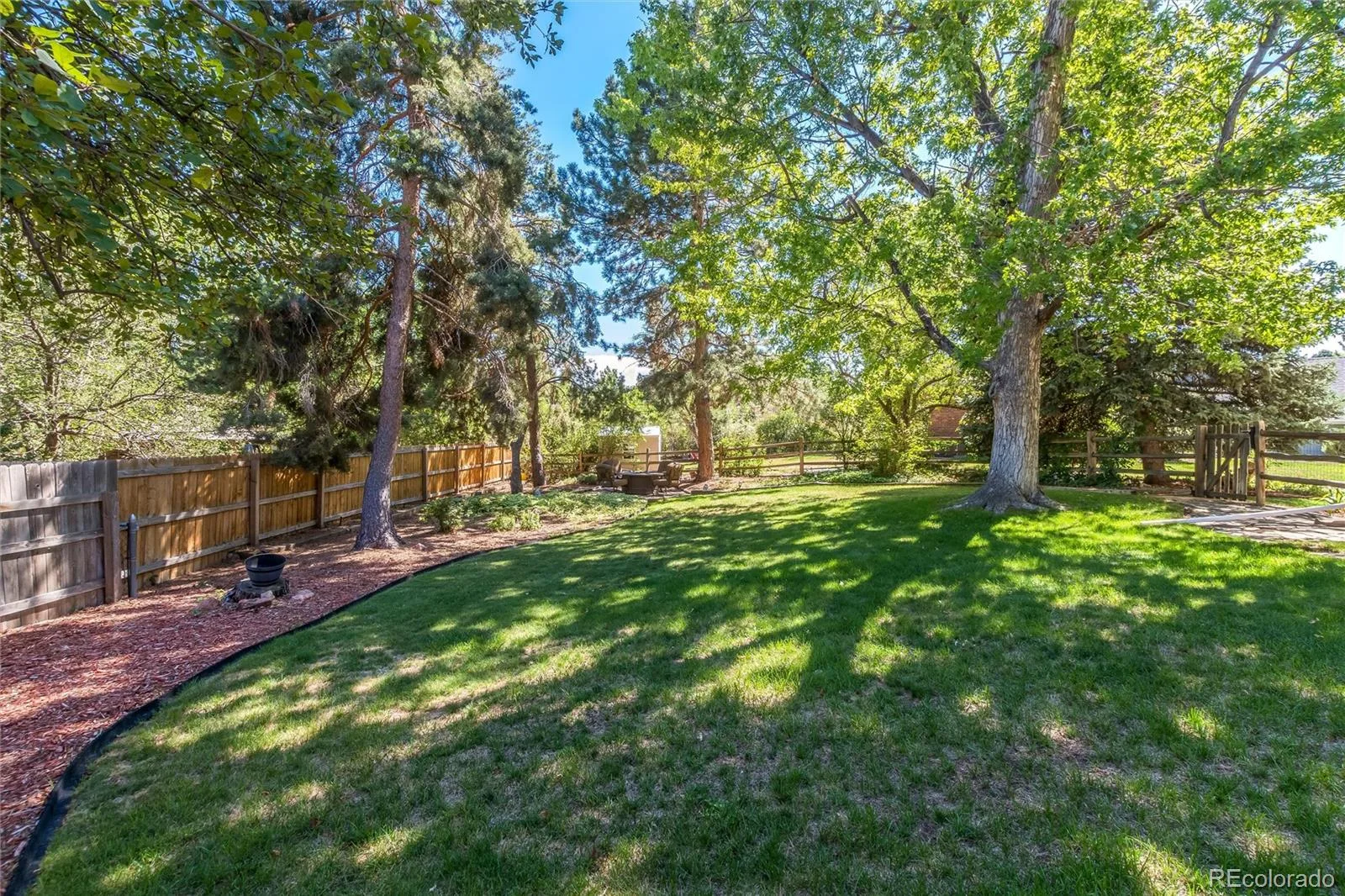 7664 S Race Street Centennial CO 80122 | MLS #REC2210322 09232026094913 1600 33